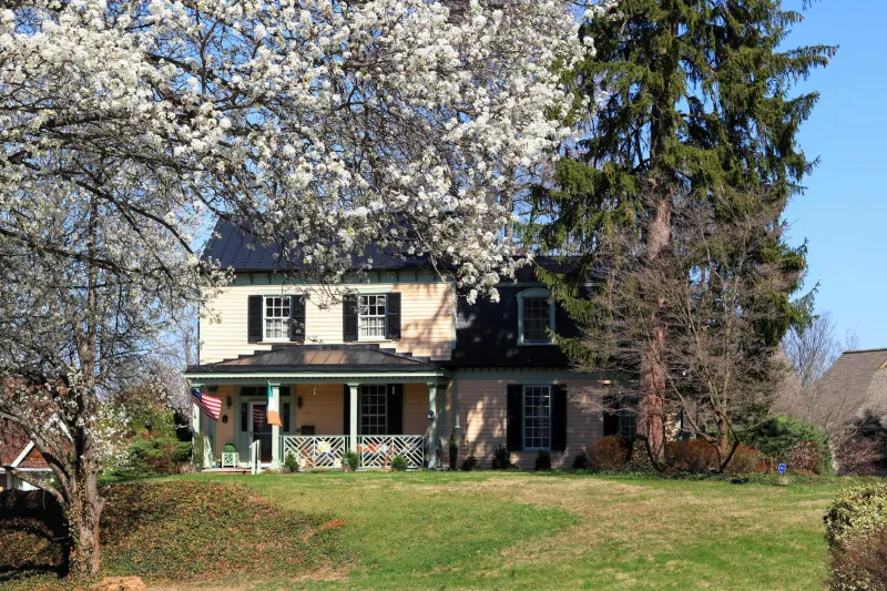 America's Front Yards Used to Feed Families, Not Impress Neighbors